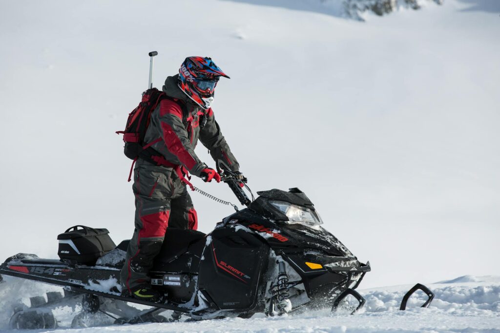 snowmobile tour lapland